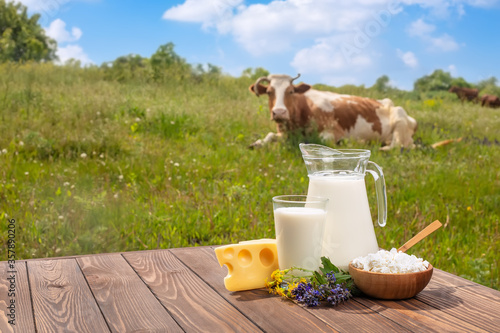 Fototapeta Naklejka Na Ścianę i Meble -  milk in glass jug