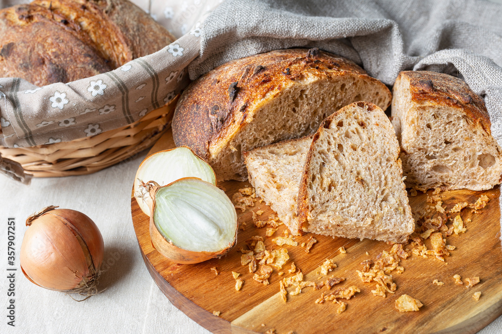Wholegrain home bread with onion