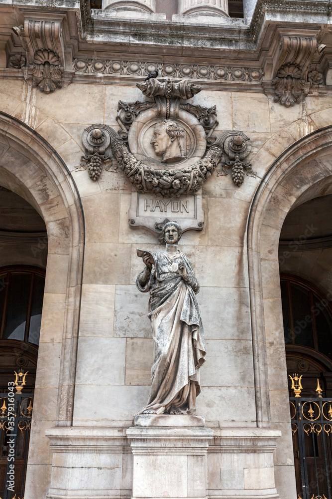Grace on the facade of the Opera Garnier
