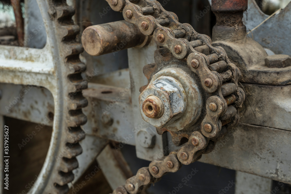 chain gearing of an old agricultural machine