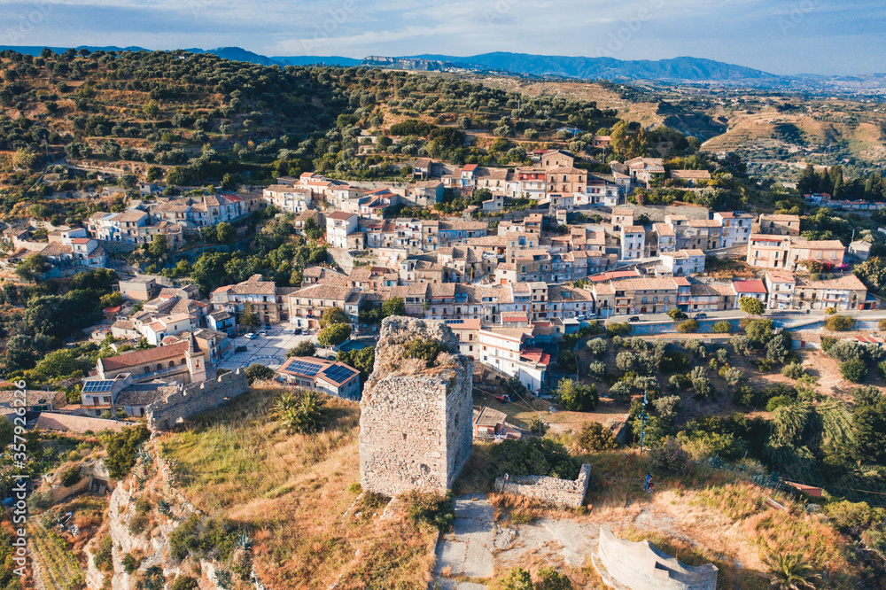 Fototapeta premium Condojanni in Calabria con il castello