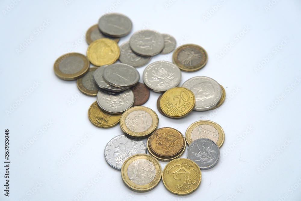 Pile of assorted international coins in gold and silver Pile of assorted international coins in gold and silver