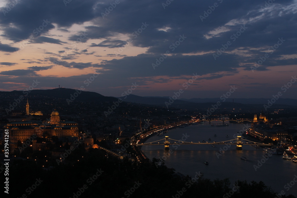 Obraz premium Panoramic view of the beautiful illuminated Castle of Budapest