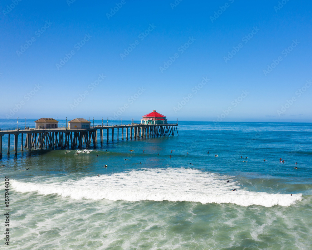 Huntington Beach Pier closed due to Covid-19