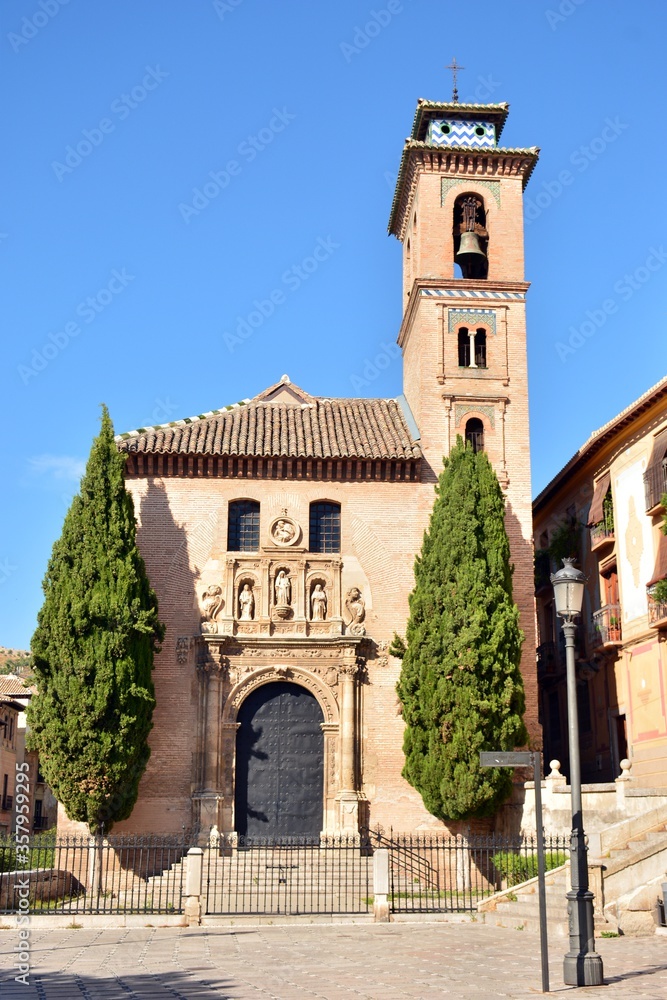 Iglesia de Santa Ana en Plaza Nueva, Granada, Andalucía, España.