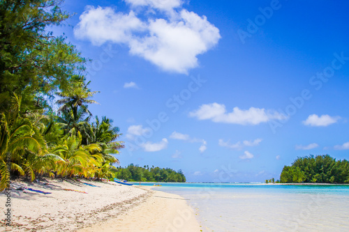 Fototapeta Naklejka Na Ścianę i Meble -  Rarotonga stunning beautiful beaches, white sand, clear turquoise water, blue lagoons, Cook islands, Pacific islands