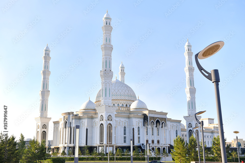 Fototapeta premium The most beautiful mosque in the world, the largest mosque in Asia, a beautiful mosque, a mosque in Kazakhstan, the Middle East, the court of Arabia, Turkey