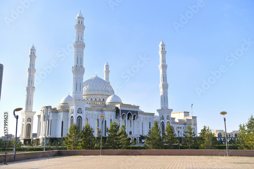 The most beautiful mosque in the world, the largest mosque in Asia, a beautiful mosque, a mosque in Kazakhstan, the Middle East, the court of Arabia, Turkey