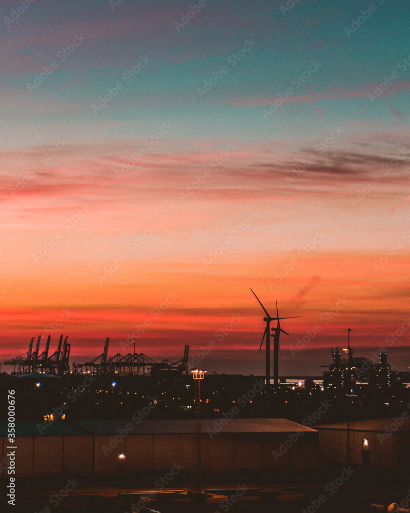 Sonnenuntergang im Hafen von Emden
