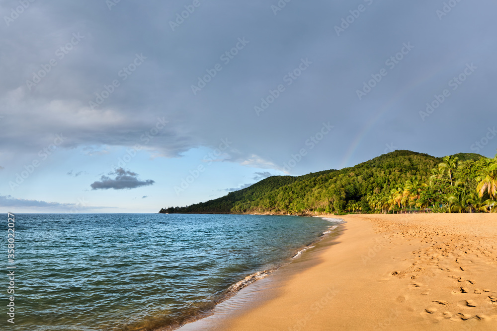 plage déserte à la Guadeloupe. Plage de Grande Anse à Deshaies - Guadeloupe - France plage déserte à la Guadeloupe. Plage de Grande Anse à Deshaies - Guadeloupe - France