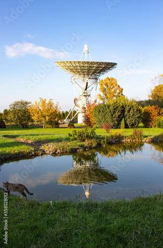 Jeziorko na terenie Obserwatorium Astronomiczne UMK. Radioteleskopy. photo