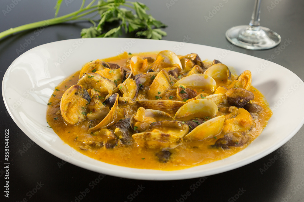 Clams cooked in sauce