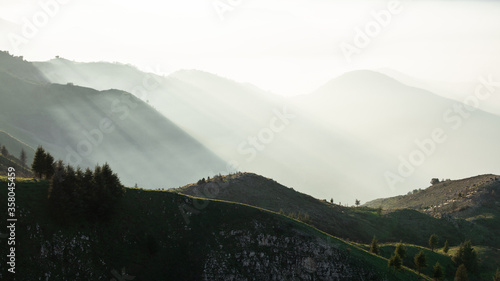 Chaîne montagneuse de l’Atlas blidéen en nord de  l'Algérie. photo