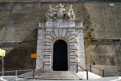 Принти на полотні Main entrance of the Vatican museums