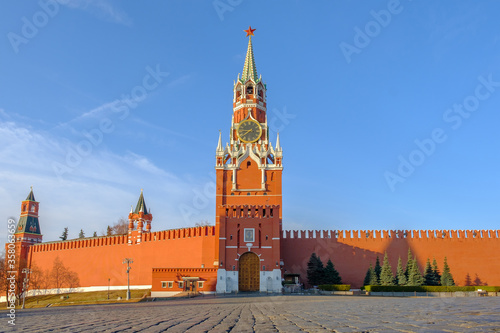 Front view of Spasskaya tower and gate of Moscow Kremlin on Red Square.
