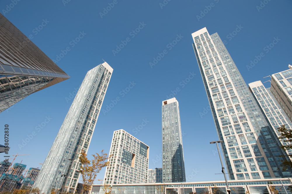 Fototapeta premium High buildings and sky