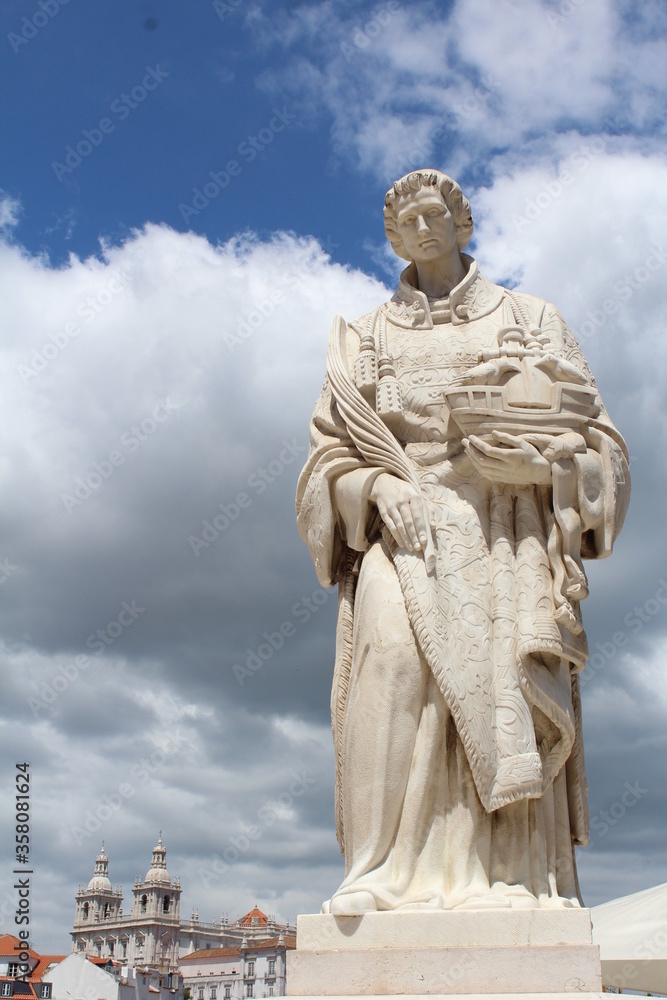 statue of saint vicente of lisboa