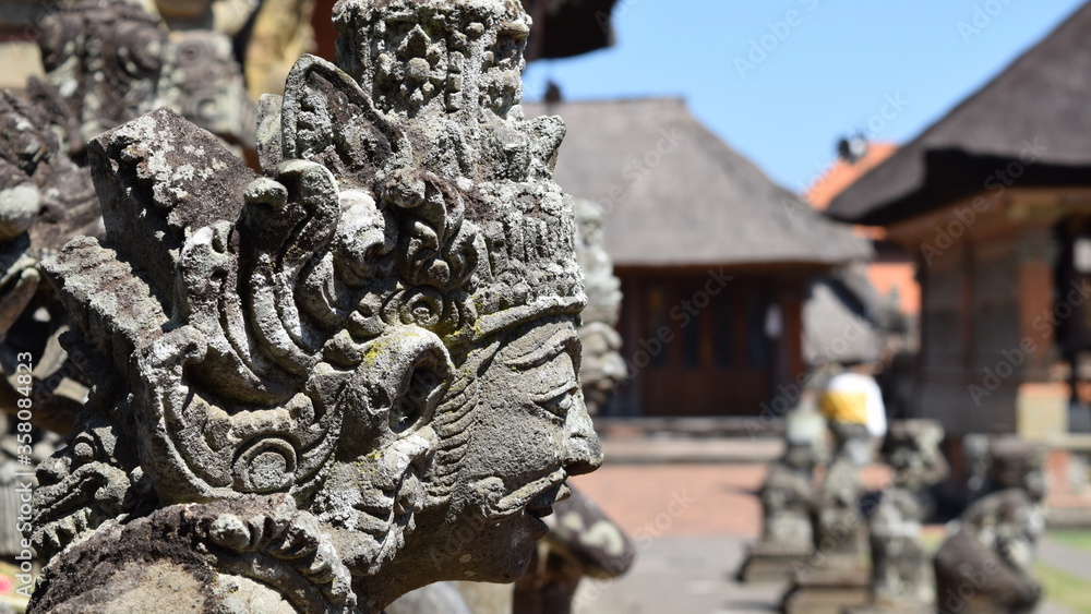 dragon statue in temple