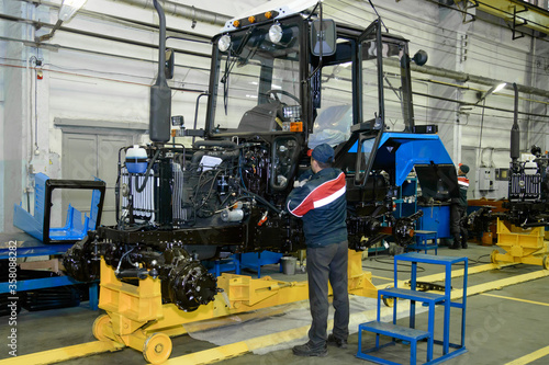 tractor Assembly on the conveyor, engine, spare parts