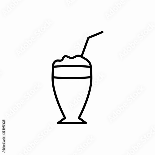 Outline cocktail icon.Cocktail vector illustration. Symbol for web and mobile