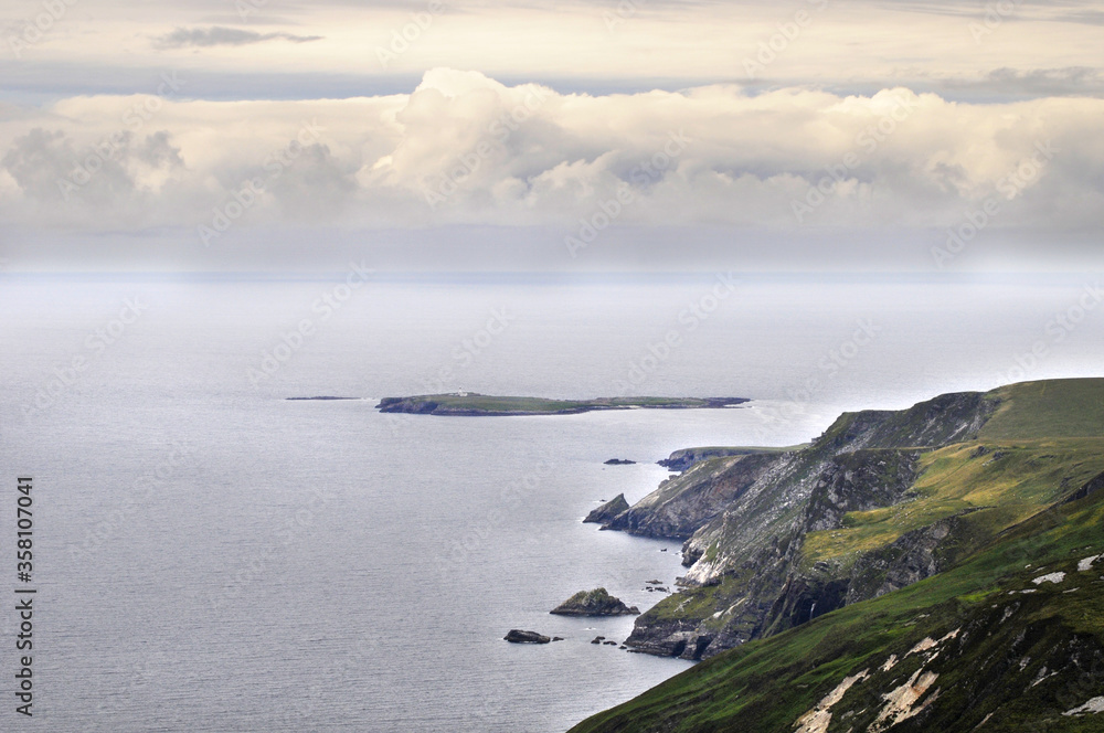 Vue sur les falaises les plus hautes d'Irlande, nommées 