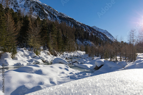 Wallpaper Mural Ova di Roseg Torontodigital.ca