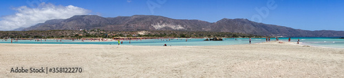Vue panoramique de la plage d'Elafonissi en Crète