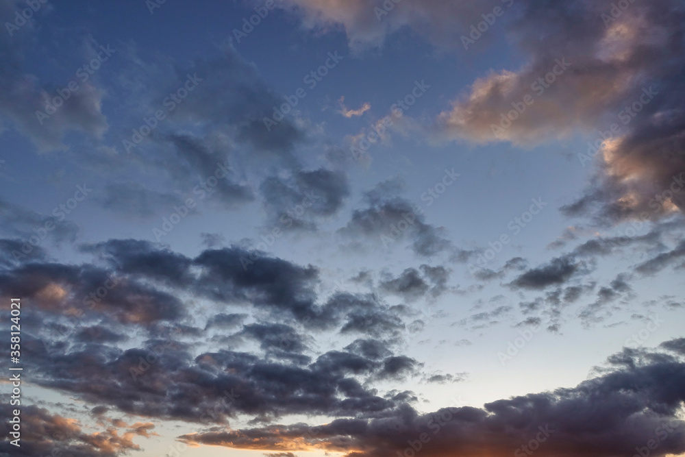 Beau ciel ennuagé