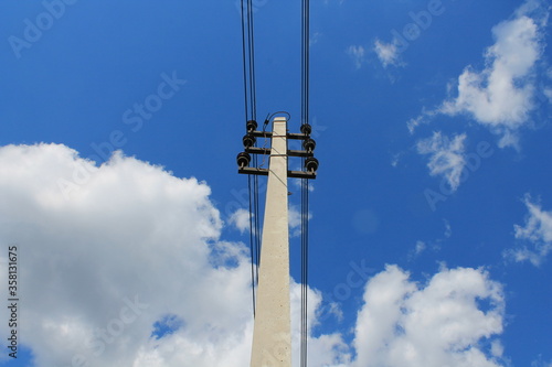 Electric main, elecrtic pole