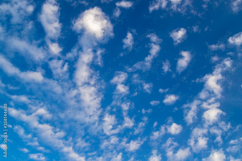 Obraz premium Blue sky and white clouds.