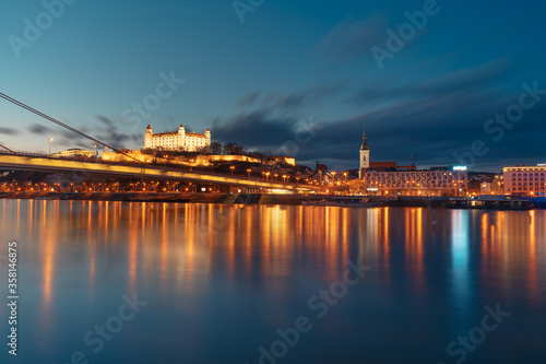 Obraz na płótnie Bratislava historical center with the castle over Danube river, Bratislava, Slovakia w salonie