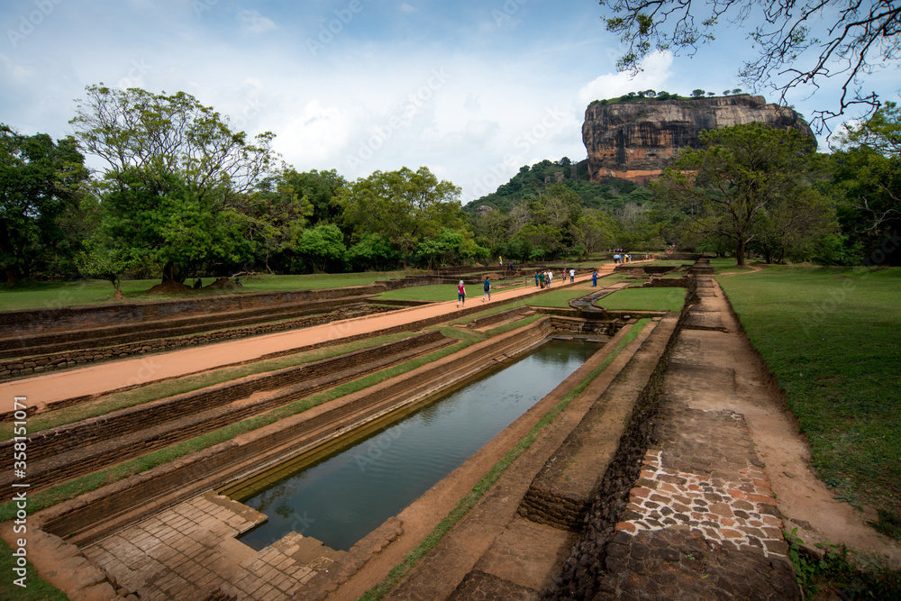 vu sur l'ancien temple de Sigirîya au nord de l'ile du Sri Lanka