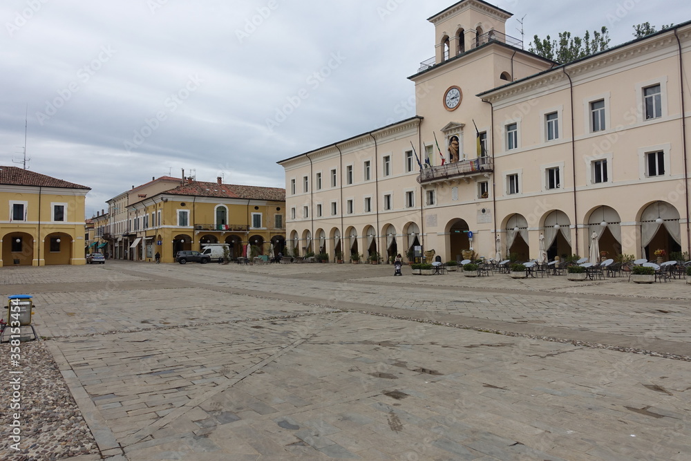 piazza di cervia località turistica dell'emilia romagna