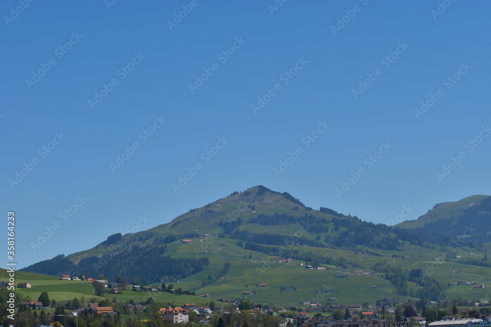 Bergpanorama aus dem Appenzellerland in der Schweiz 7.5.2020