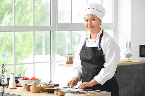 Beautiful Asian chef cookin...