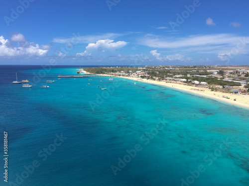 Fototapeta Naklejka Na Ścianę i Meble -  Grand Turk, Turks and Caicos Islands / Caribbean - Oct , 2015
Landscape View of the southwestern beach at Grand Turk, next to the cruise ship dock