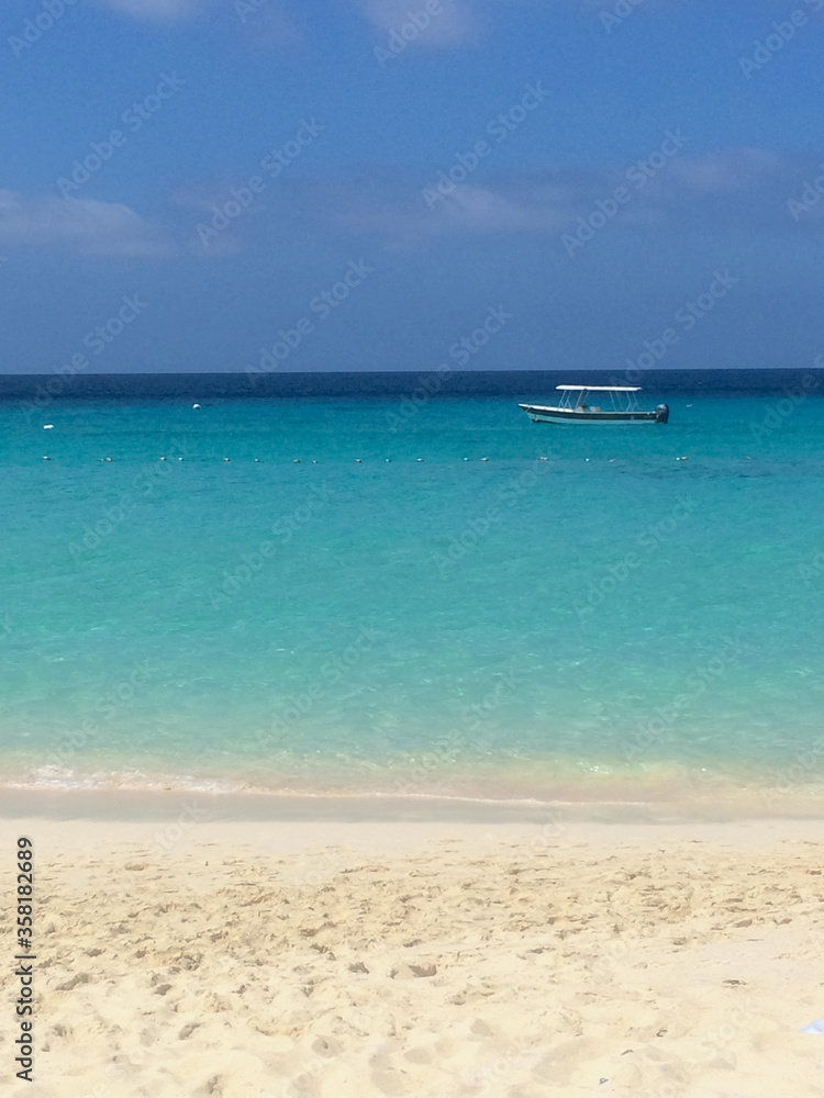 Obraz premium Grand Turk Island Beach Scene, Caribbean Island