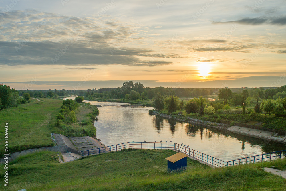rzeka Warta widok z czoła zapory zbiornika Jeziorsko - obrazy, fototapety, plakaty 