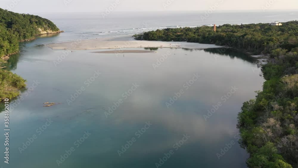 Vista aérea do Rio Guaratuba com barco navegando, passando pela rodovia Rio Santos e encontrando com as águas do Mar Vista aérea do Rio Guaratuba com barco navegando, passando pela rodovia Rio Santos e encontrando com as águas do Mar