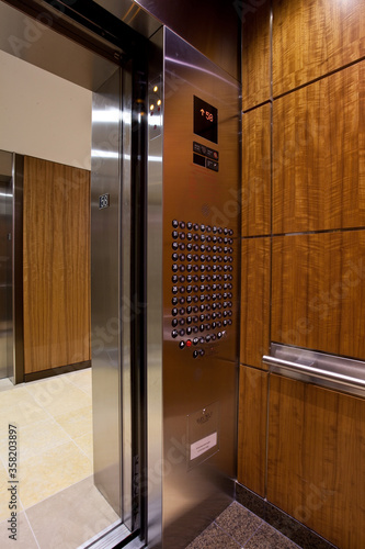 Obraz na płótnie Inside of elevator with door open
