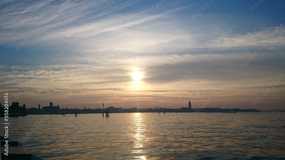 Naklejka premium sunset over the sea