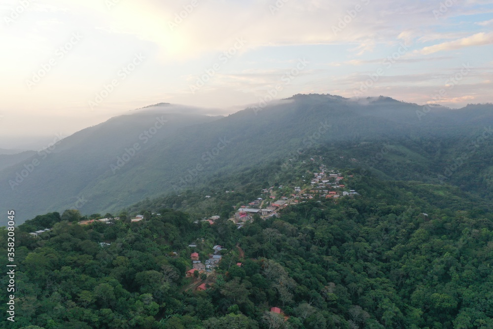 Dron montañas atardecer sierra Oaxaca /
Drone mountains sunset sierra Oaxaca Dron montañas atardecer sierra Oaxaca /
Drone mountains sunset sierra Oaxaca