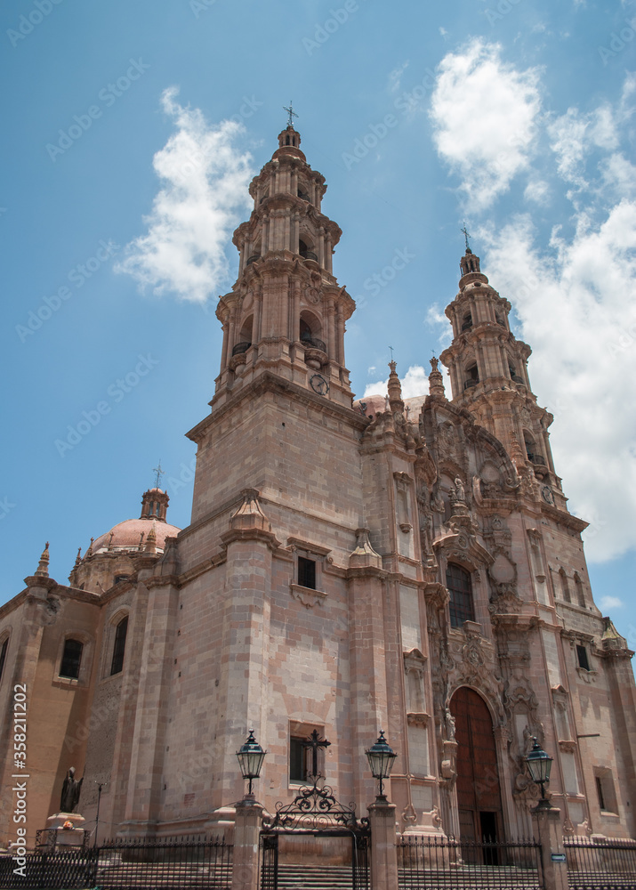 Nuestra Señora de la Asuncion cathedral, city’s main church, whose baroque style front is extremely detailed
Lagos de Moreno Mexican Town