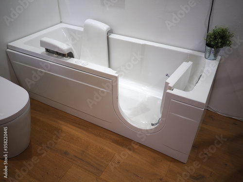 Handicapped disabled access bathroom bathtub with electric handles Fototapet