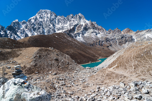 Wallpaper Mural Trekking trail to Gokyo village with Gokyo lake in Everest base camp trekking route, Himalaya mountains range in Nepal Torontodigital.ca