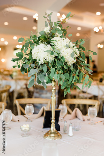 Tableau sur toile Floral bouquet centerpiece