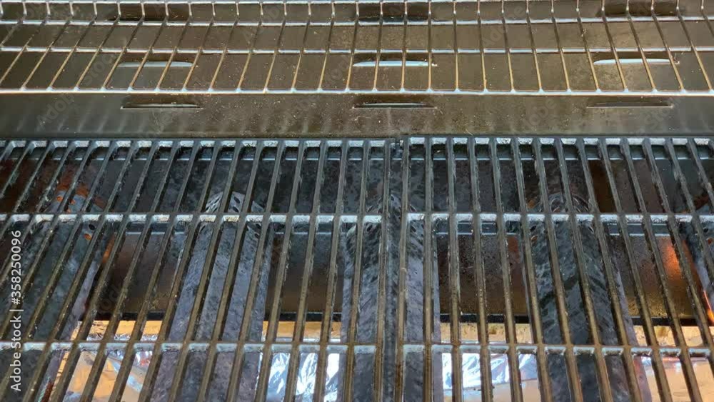 Preparation for barbecuing heating up the grid Preparation for barbecuing heating up the grid