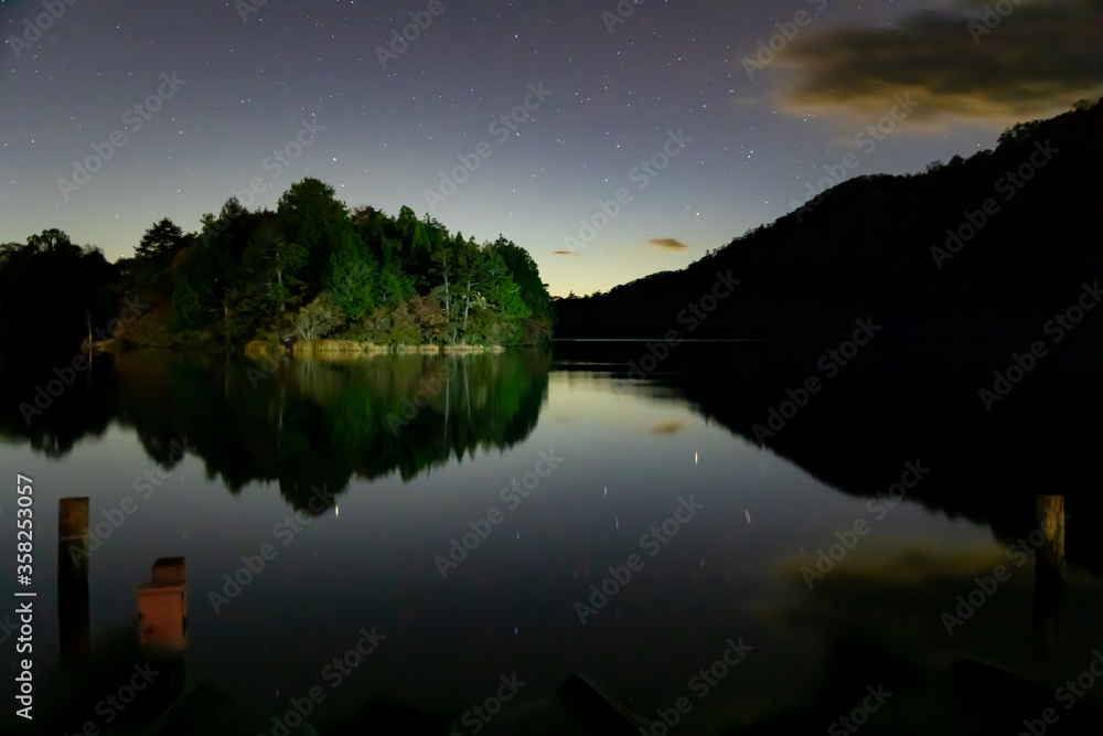 夜の湯の湖　日光