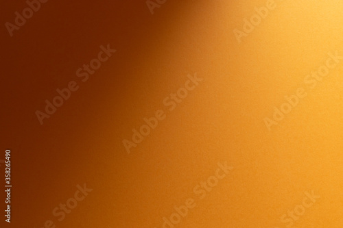 オレンジ色の紙と影