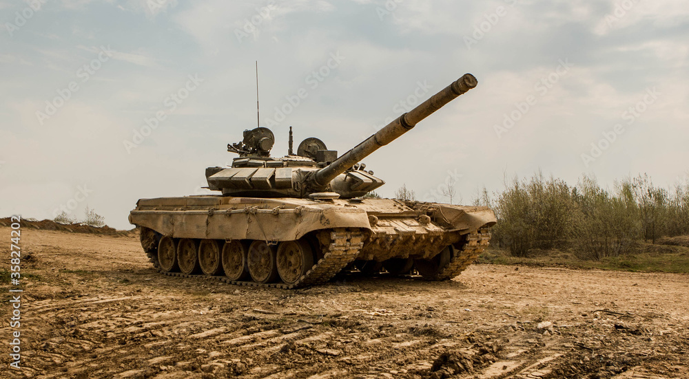 Fototapeta premium russian battle tank in syria afghanistan war